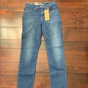 BRAND NEW LEVI JEANS